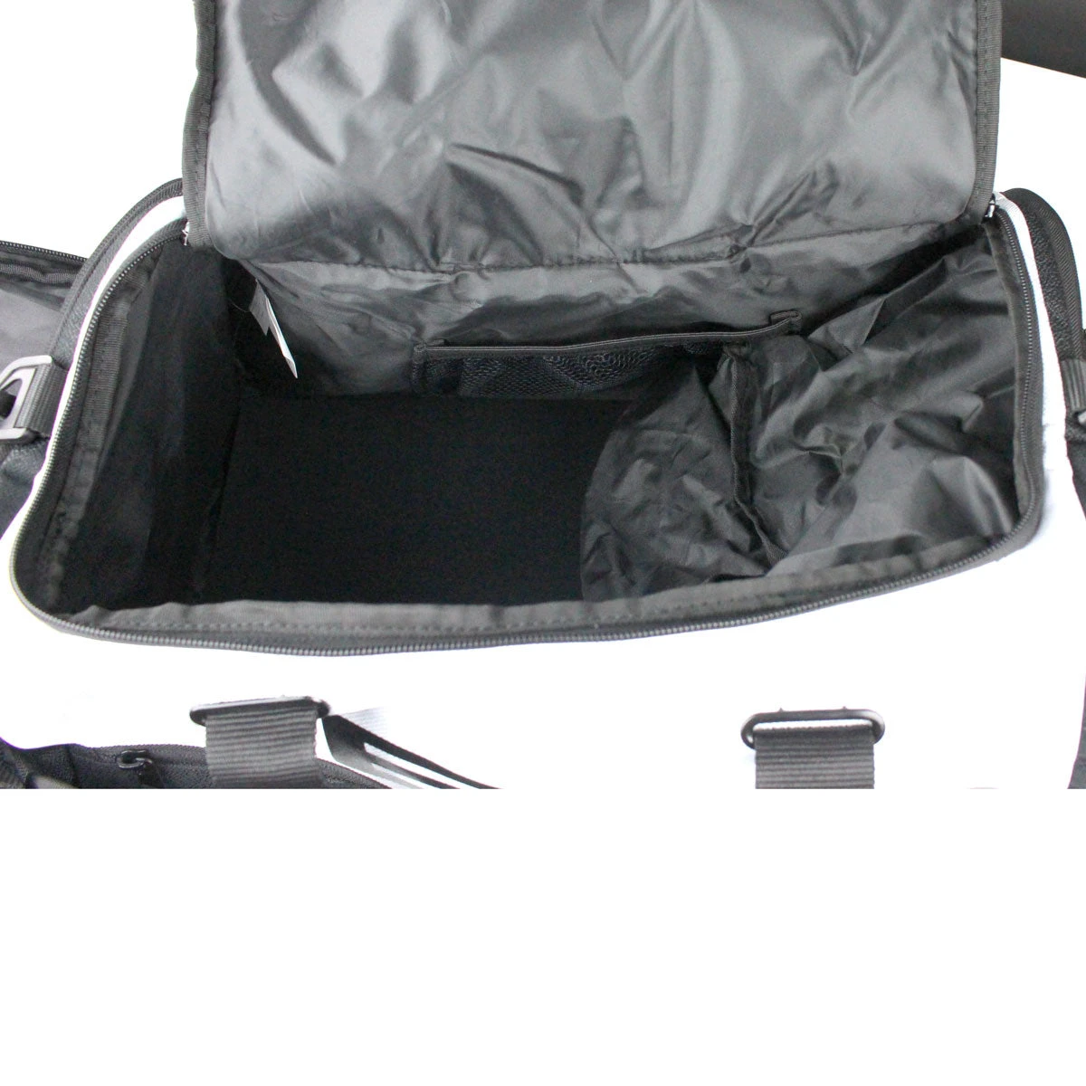 Head Novak Djokovic Duffel Bag (White/Black) Head Novak Djokovic Duffel Bag (White/Black) -Racquet Equipment Store IMG 2932